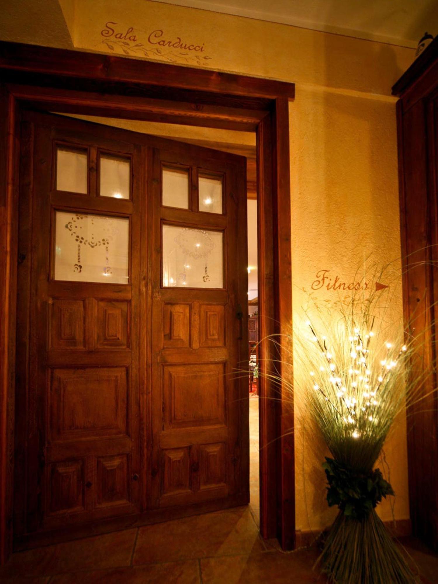 Novecento Romantic - Estella Collection & Experience